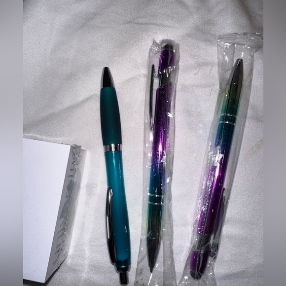 4 pack pens and sticky notes NWT never used - Picture 3 of 4